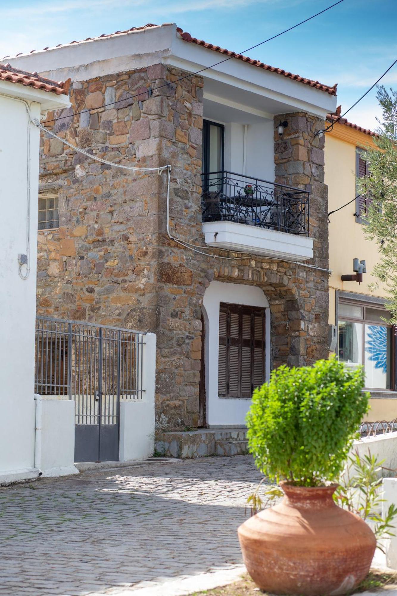 Traditional Stone House Apartment Moudhros Luaran gambar